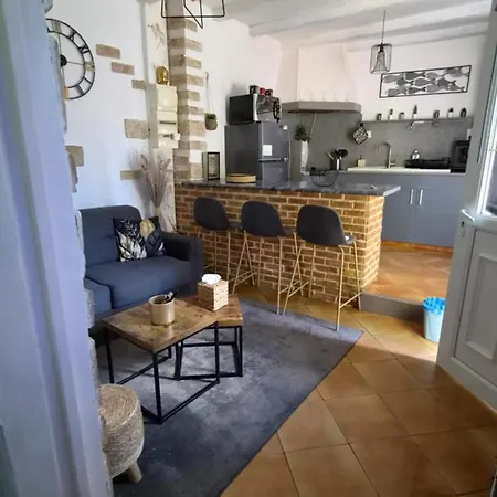 Coquet A La Campagne Citadine Apartment